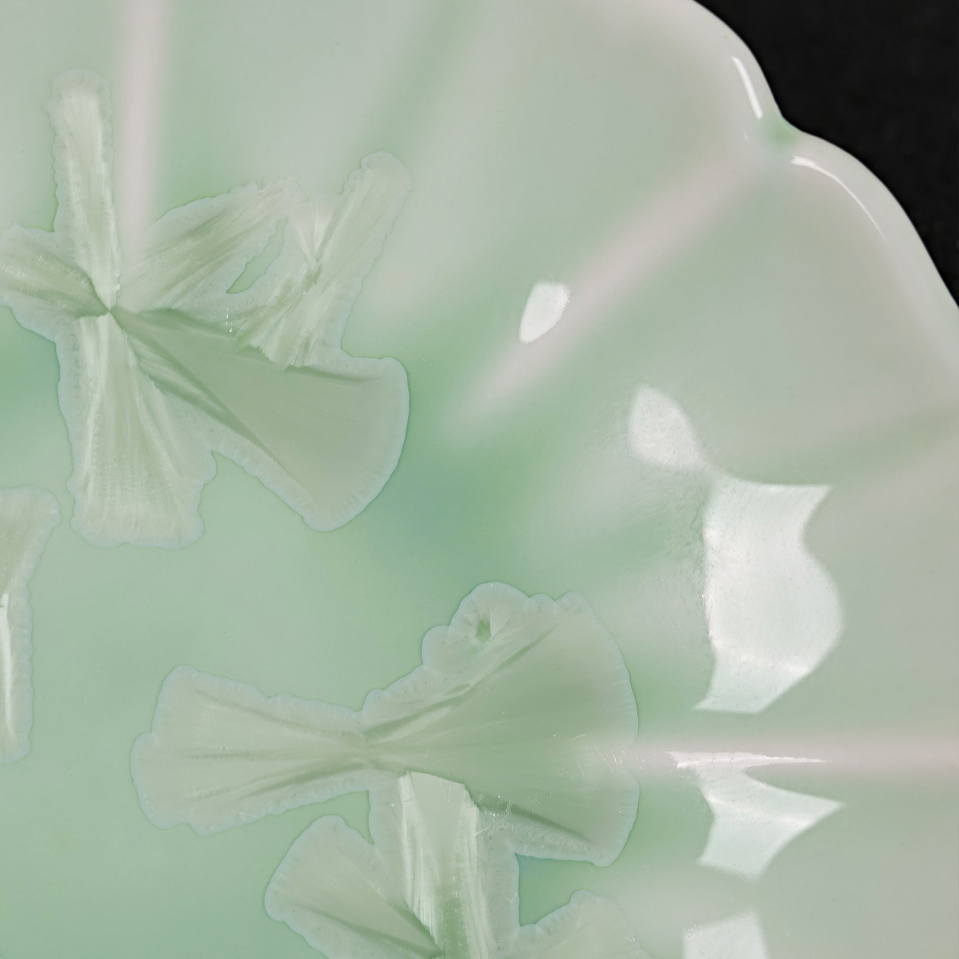 Pistachio Echo | Floral Edge Handmade Ceramic Crystalline Glaze Mini Dessert Plate - Je t'aime Resolute