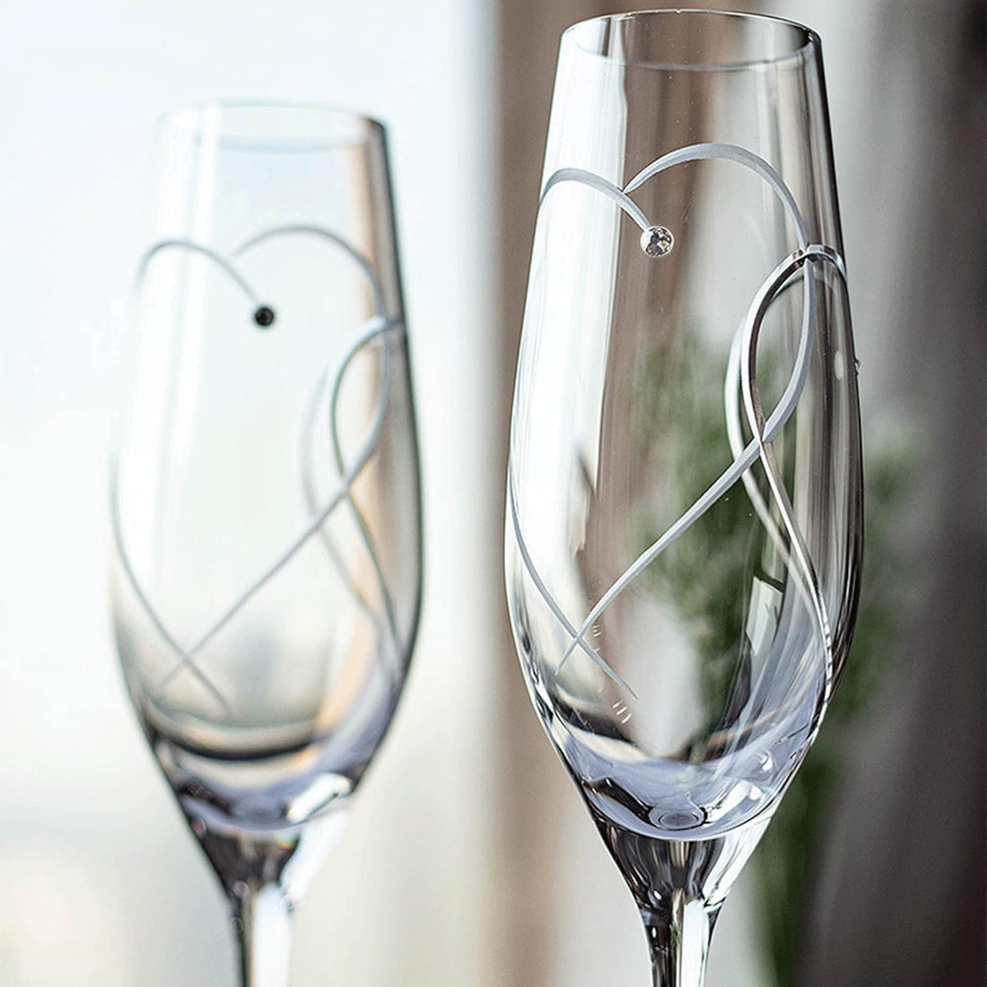 JR Handcrafted Heart-Cut Crystal Champagne Flutes with Gift Set - Je t'aime Resolute