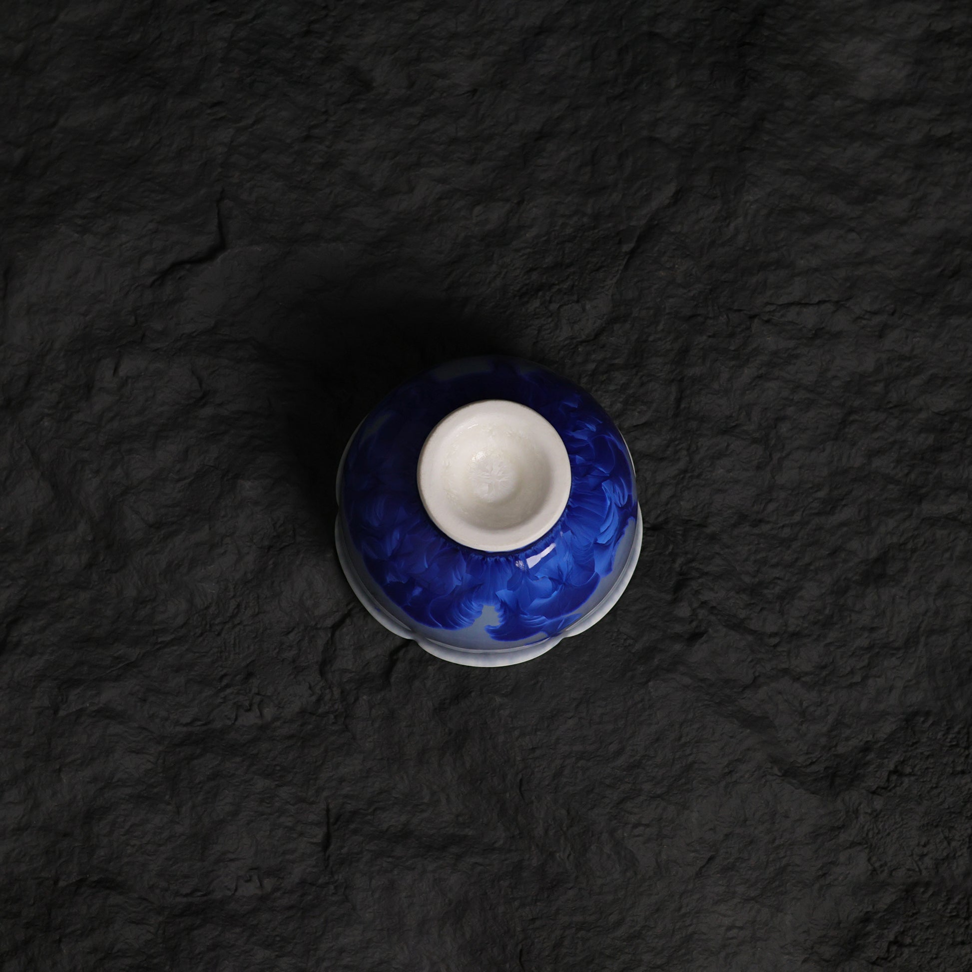 Deep Blue Crystalline Glaze Flower-Edge Tea Cup – 3.1" Handmade Ceramic Cup - Je t'aime Resolute