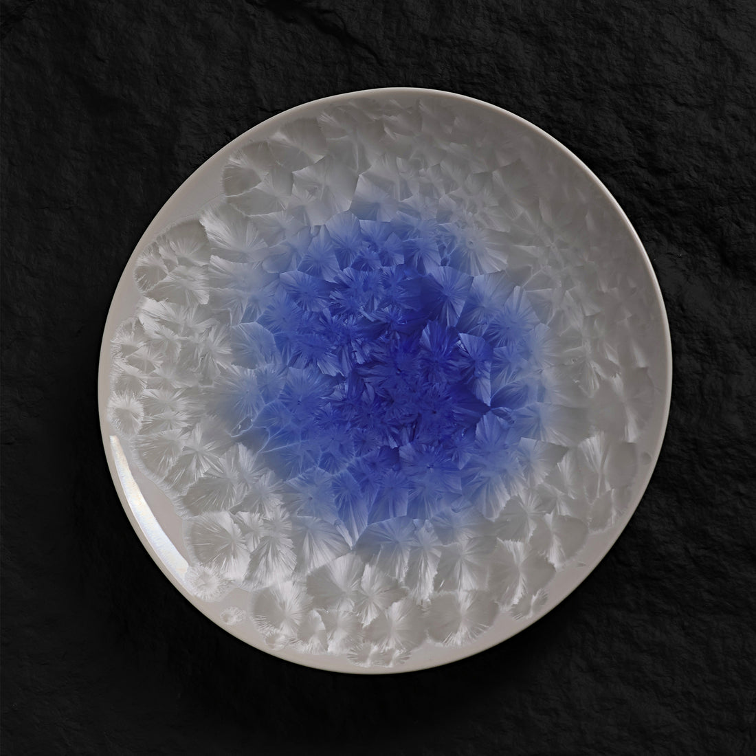Assiettes plates émaillées cristallines bleu marine