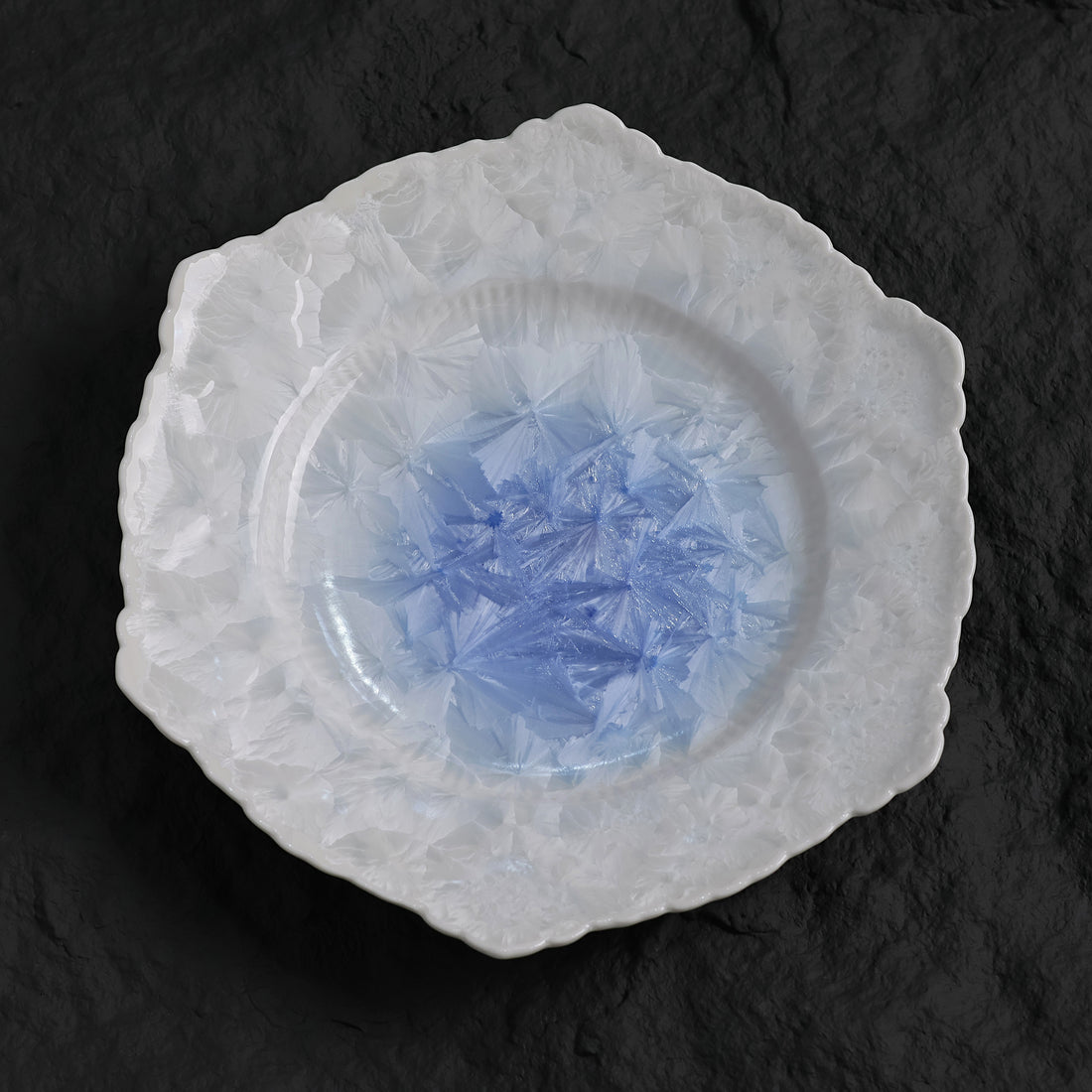 Plats peu profonds à glaçure cristalline bleu marine
