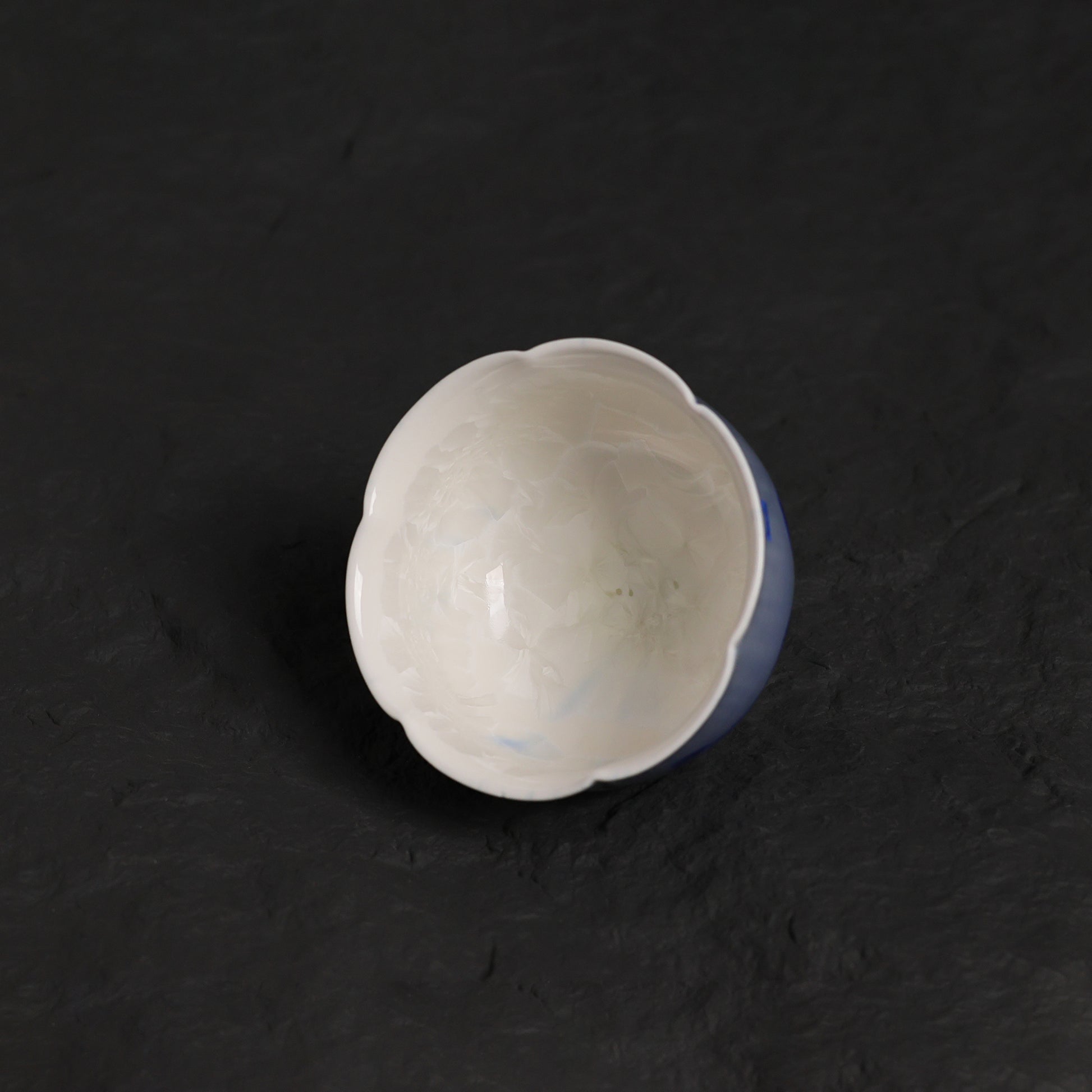 Deep Blue Crystalline Glaze Flower-Edge Tea Cup – 3.1" Handmade Ceramic Cup - Je t'aime Resolute
