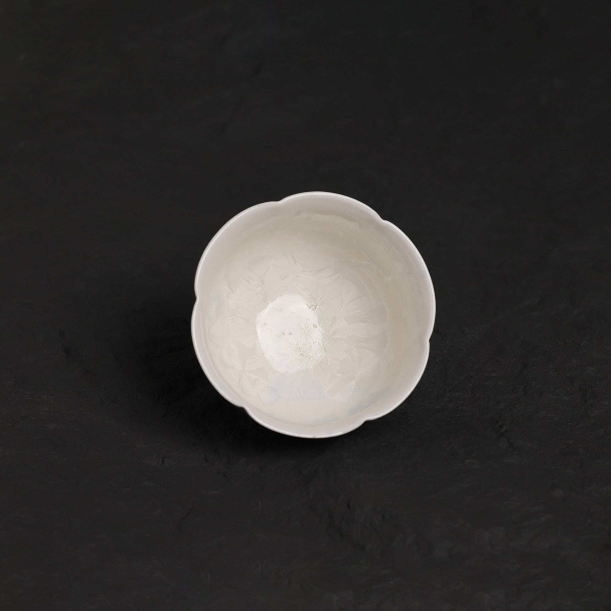 Deep Blue Crystalline Glaze Flower-Edge Tea Cup – 3.1" Handmade Ceramic Cup - Je t'aime Resolute
