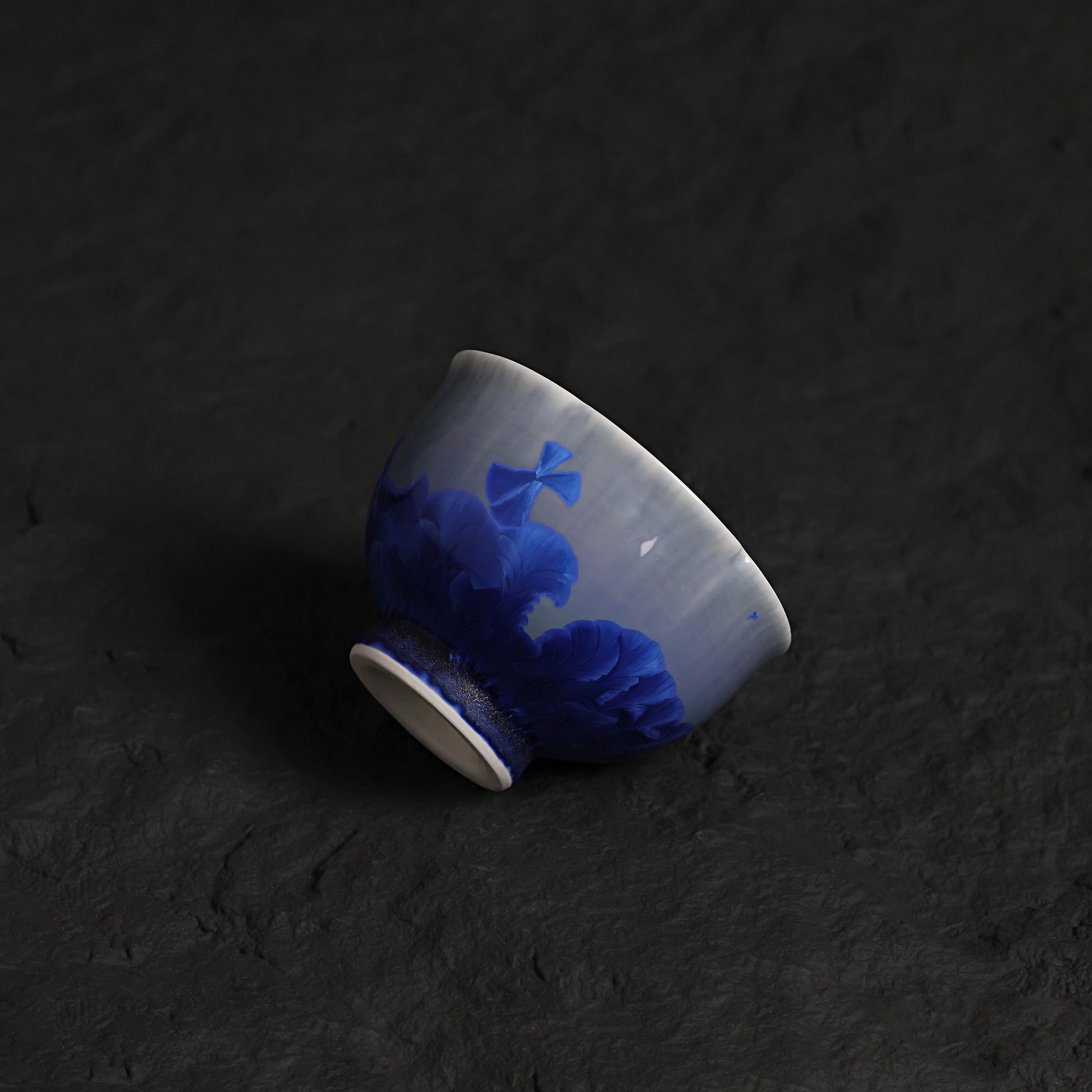 Deep Blue Crystalline Glaze Flower-Edge Tea Cup – 3.1" Handmade Ceramic Cup - Je t'aime Resolute