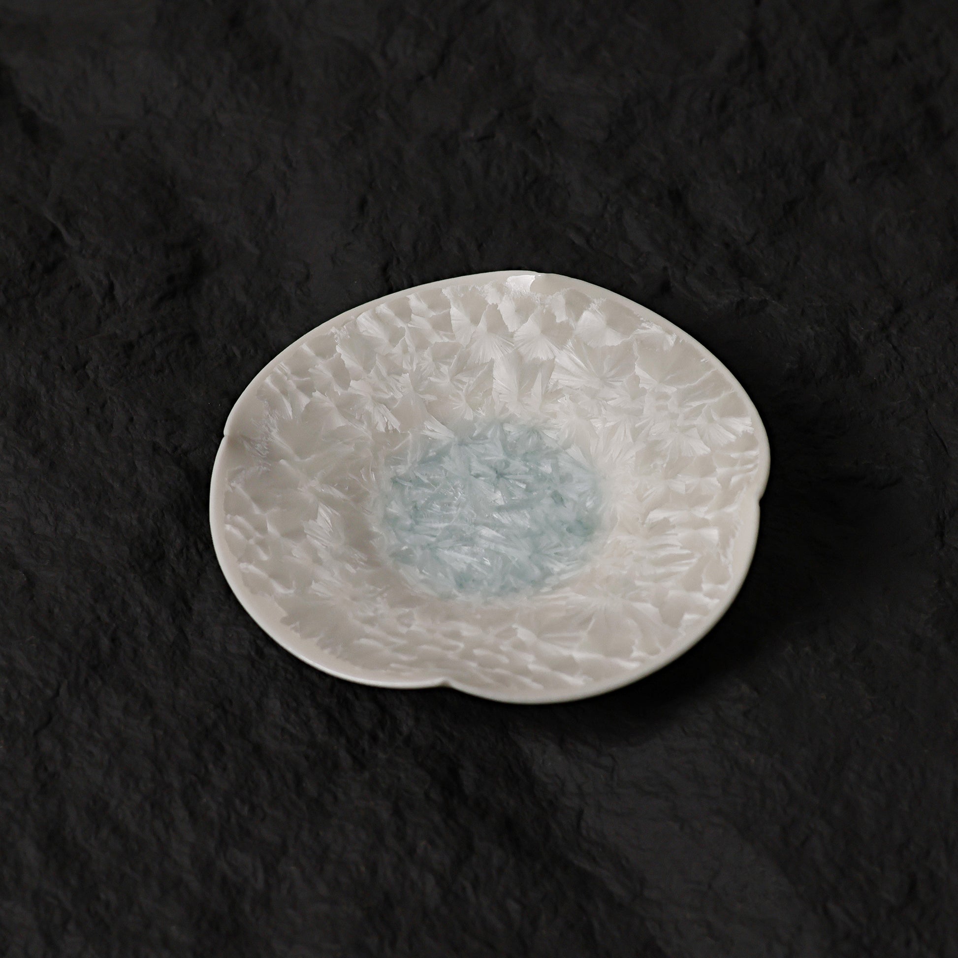 Ice White-Blue Crystalline Glaze Floral Mini Teacup Set – Handmade Four-Petal Cup with Wave-Patterned Saucer - Je t'aime Resolute