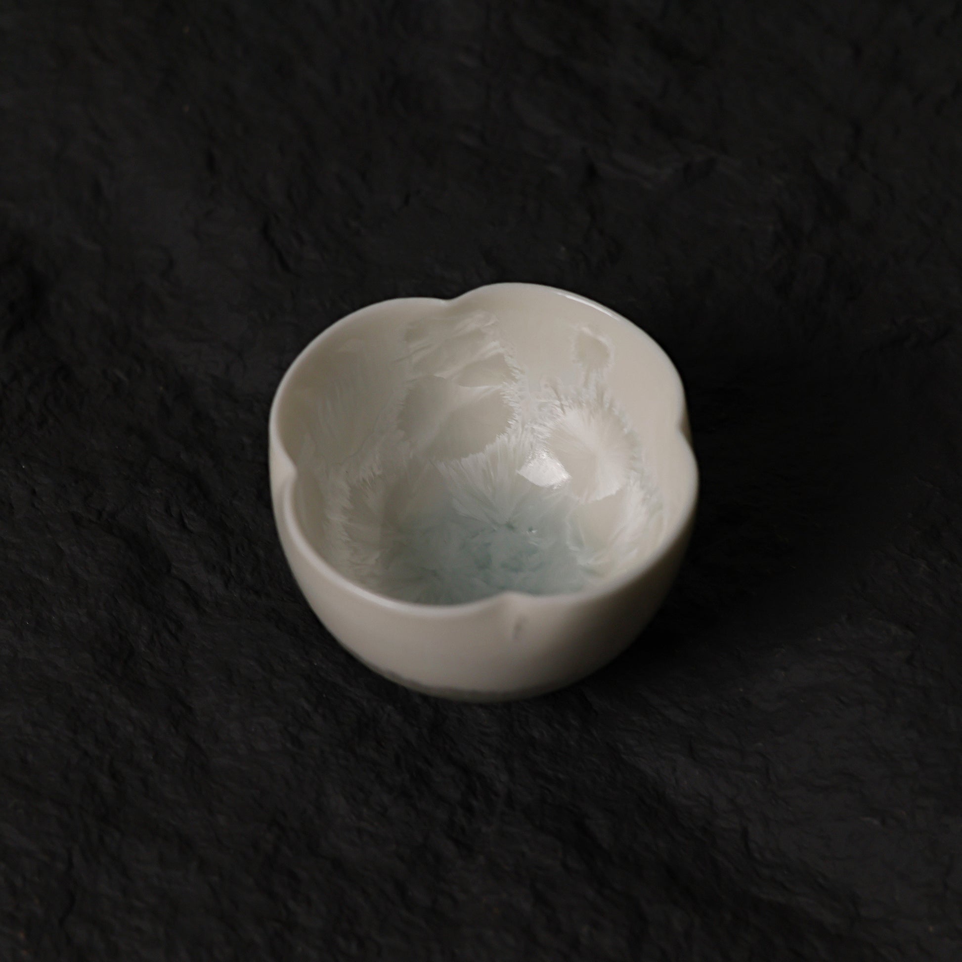 Ice White-Blue Crystalline Glaze Floral Mini Teacup Set – Handmade Four-Petal Cup with Wave-Patterned Saucer - Je t'aime Resolute