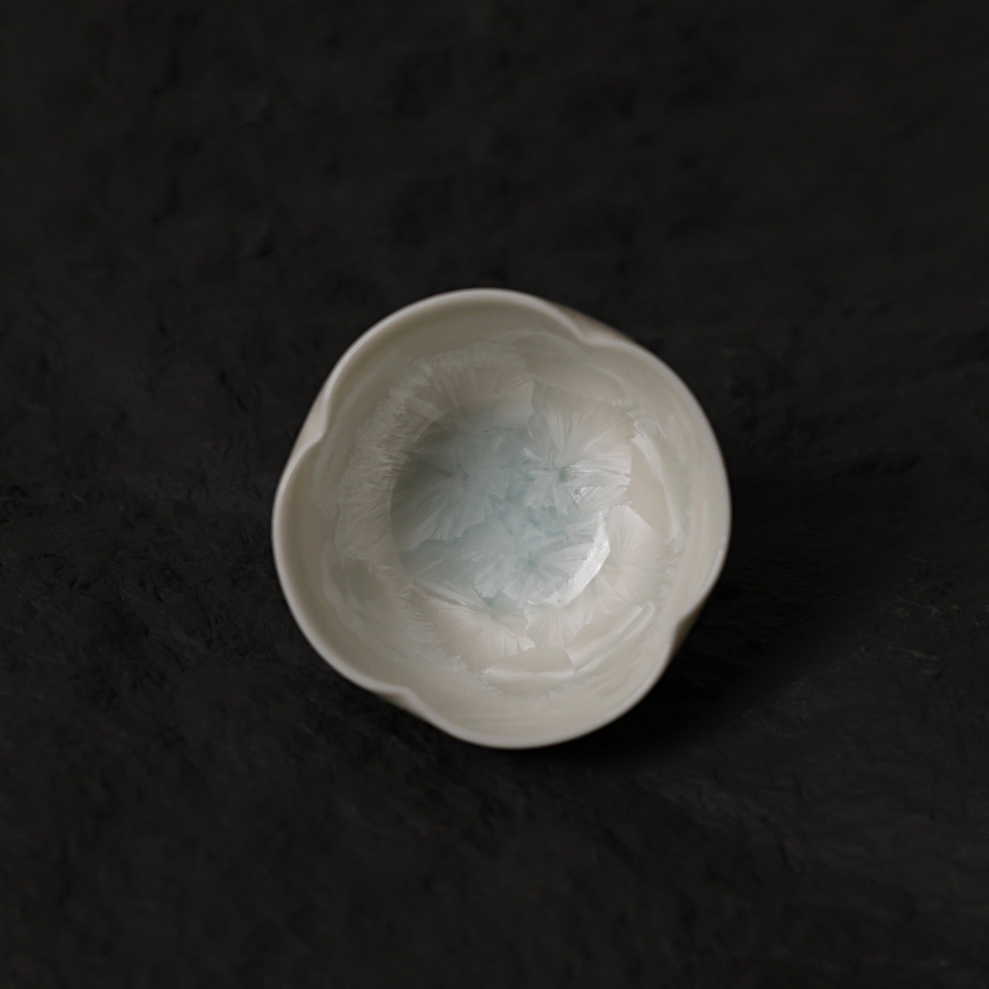 Ice White-Blue Crystalline Glaze Floral Mini Teacup Set – Handmade Four-Petal Cup with Wave-Patterned Saucer - Je t'aime Resolute