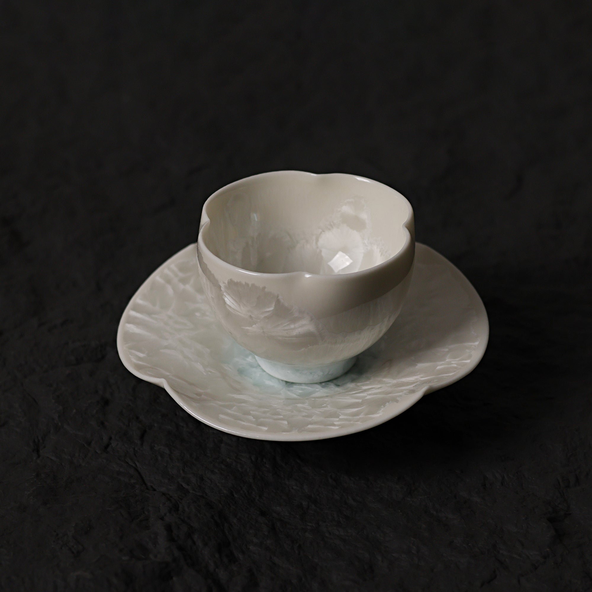 Ice White-Blue Crystalline Glaze Floral Mini Teacup Set – Handmade Four-Petal Cup with Wave-Patterned Saucer - Je t'aime Resolute