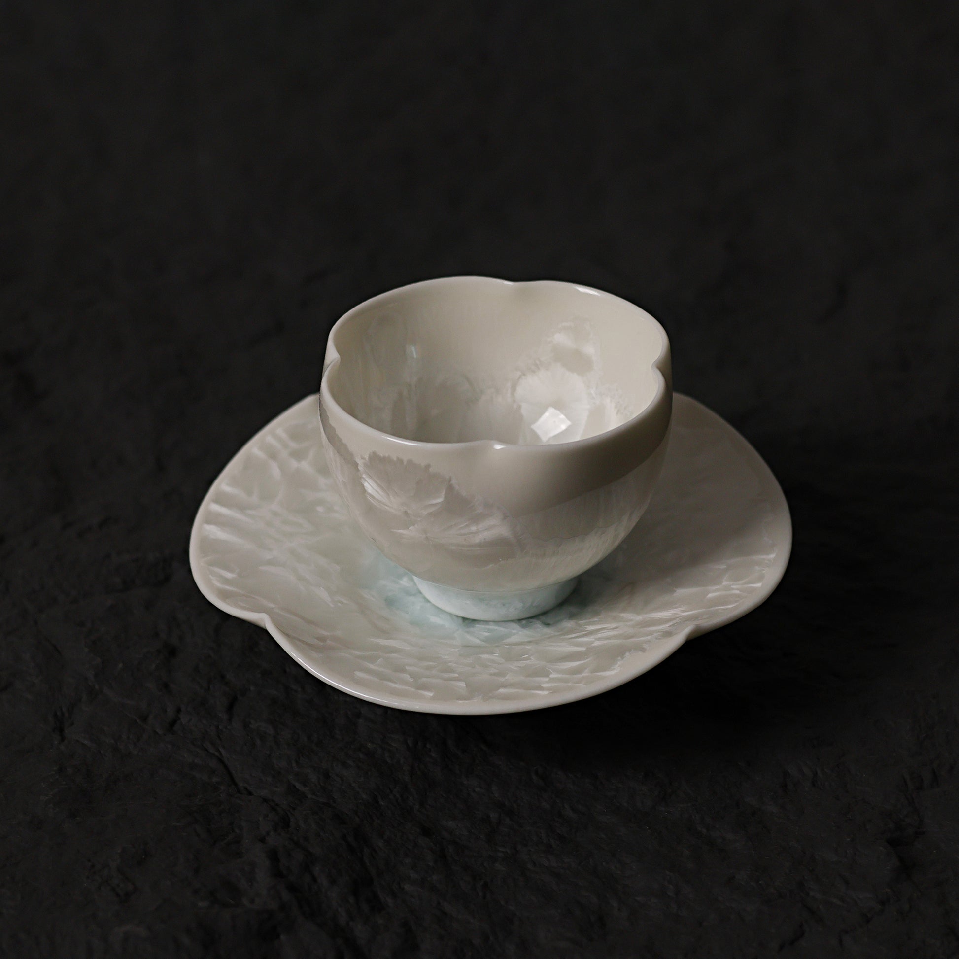 Ice White-Blue Crystalline Glaze Floral Mini Teacup Set – Handmade Four-Petal Cup with Wave-Patterned Saucer - Je t'aime Resolute