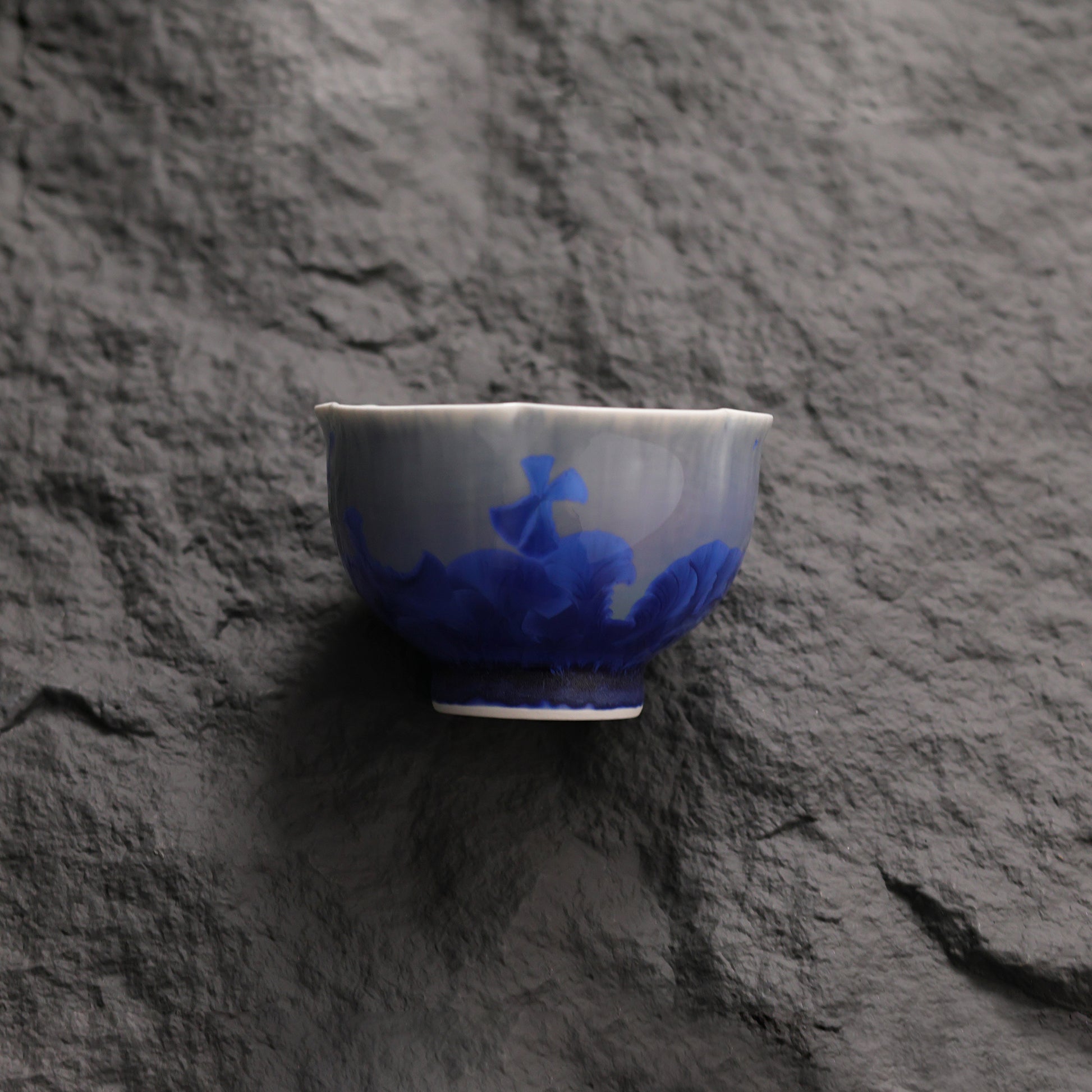 Deep Blue Crystalline Glaze Flower-Edge Tea Cup – 3.1" Handmade Ceramic Cup - Je t'aime Resolute