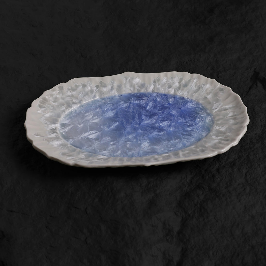 Assiette ovale émaillée cristalline bleu marine